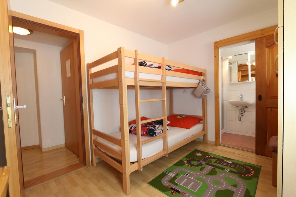 Hotel Alpina Grachen Room photo
