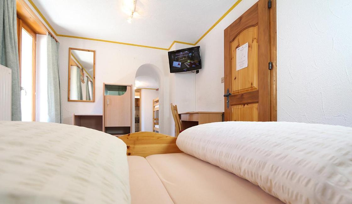 Hotel Alpina Grachen Exterior photo