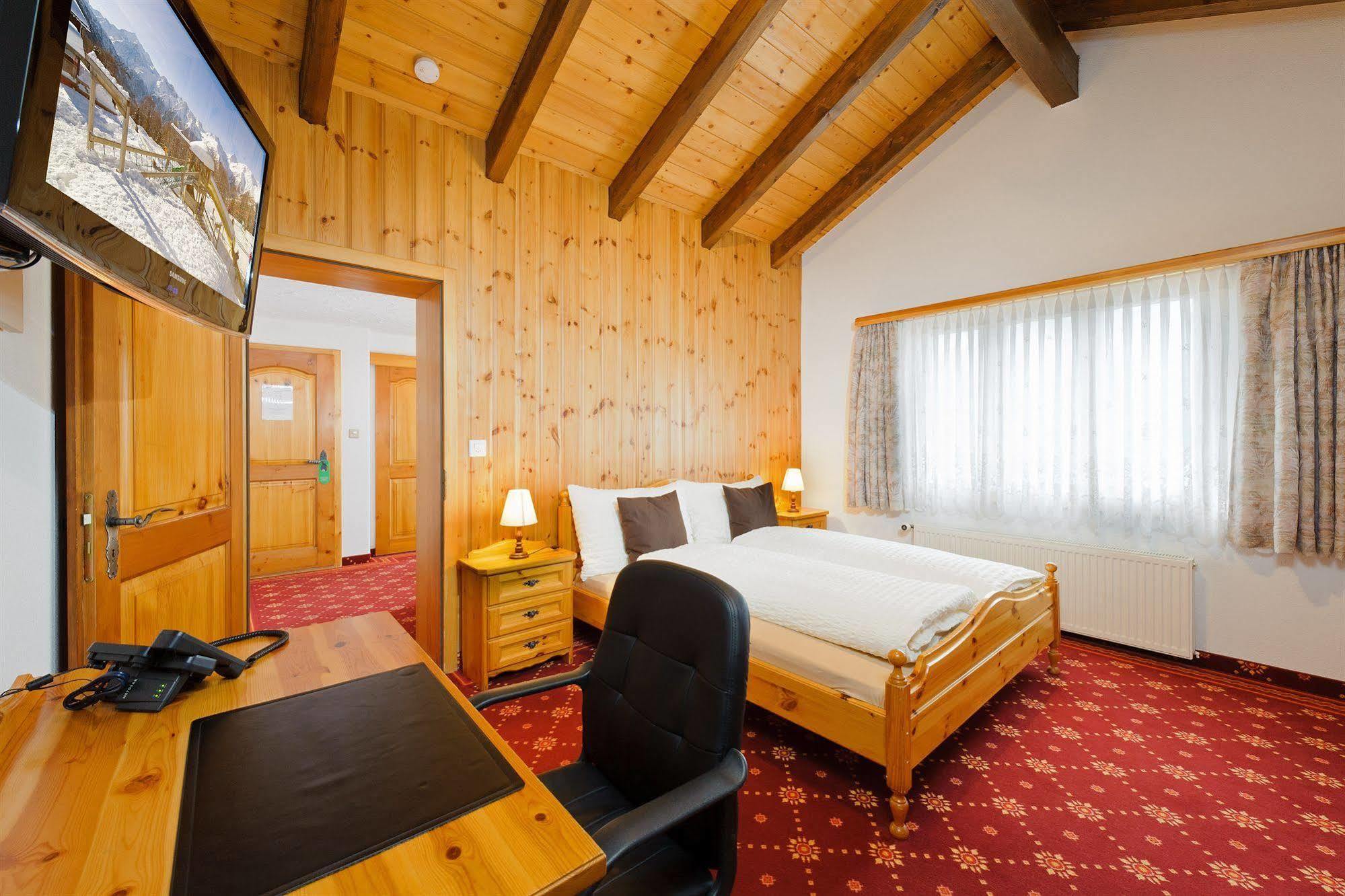 Hotel Alpina Grachen Exterior photo